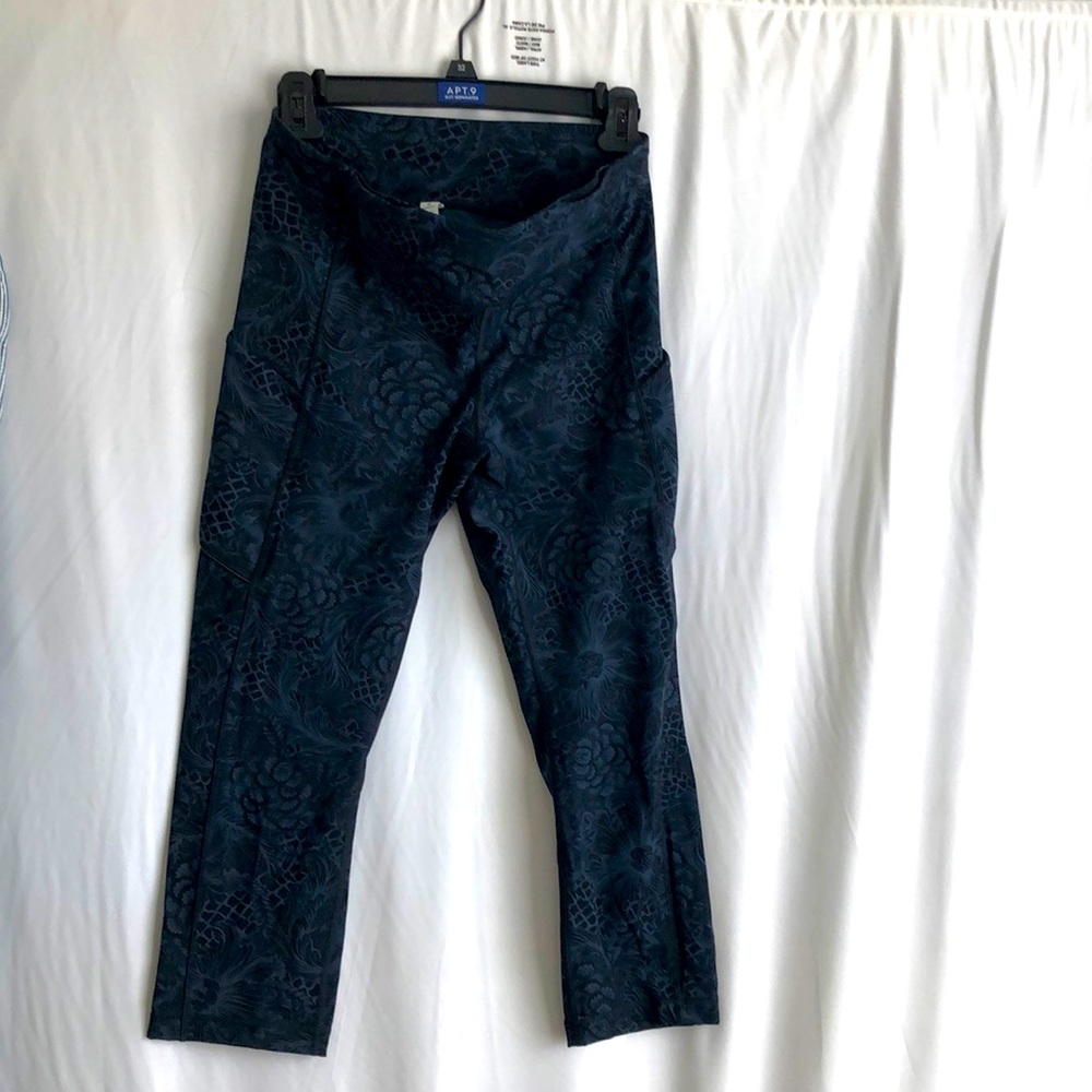 Lululemon running crops